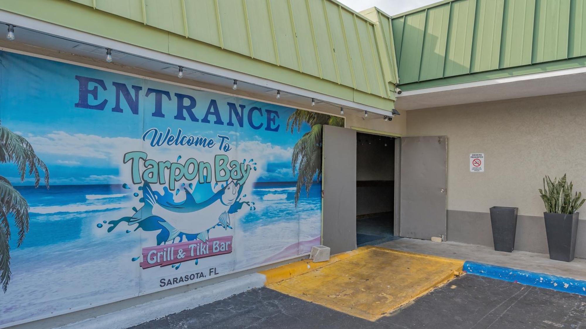 All-new Waterfront With Balcony,pool,tiki Bar,gym Appartement