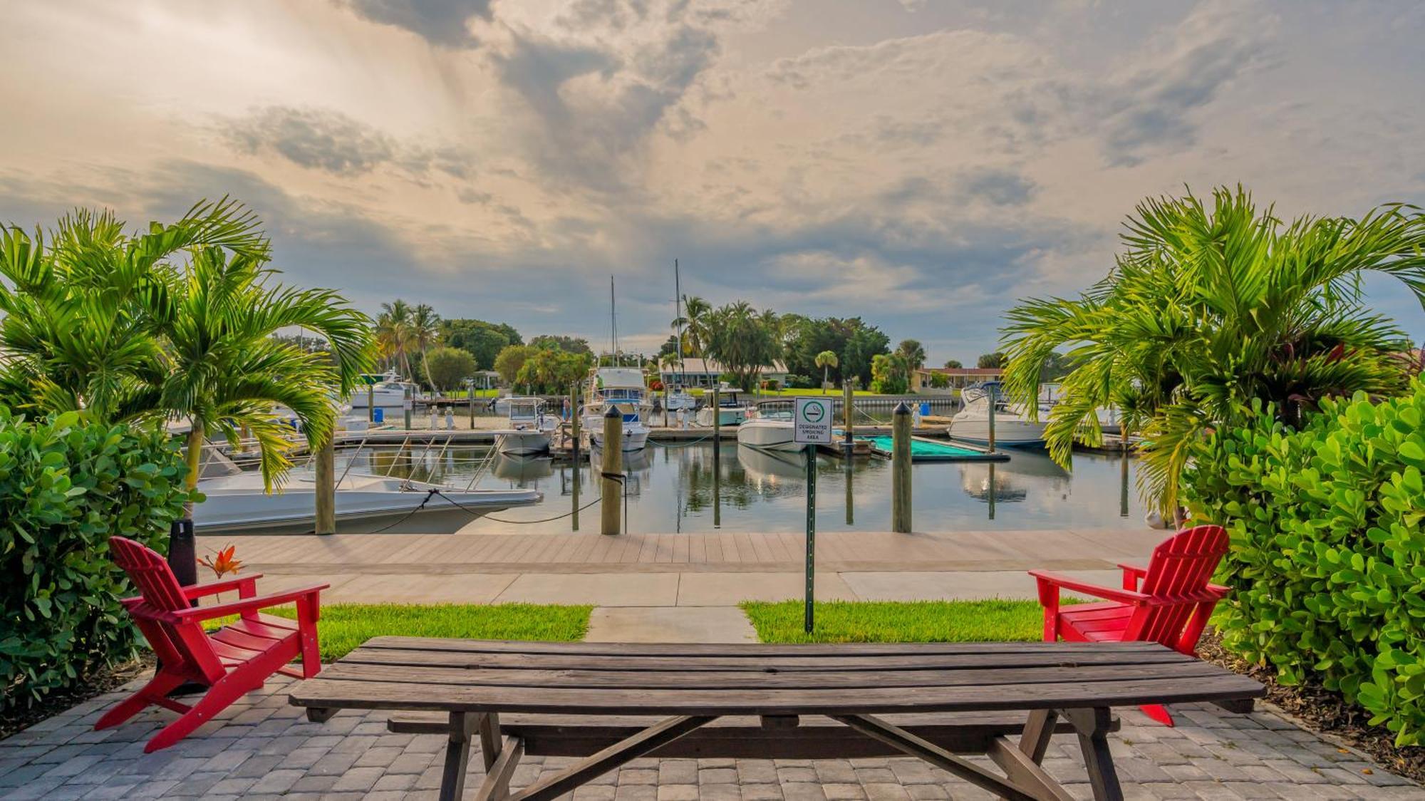Appartement All-new Waterfront With Balcony,pool,tiki Bar,gym *