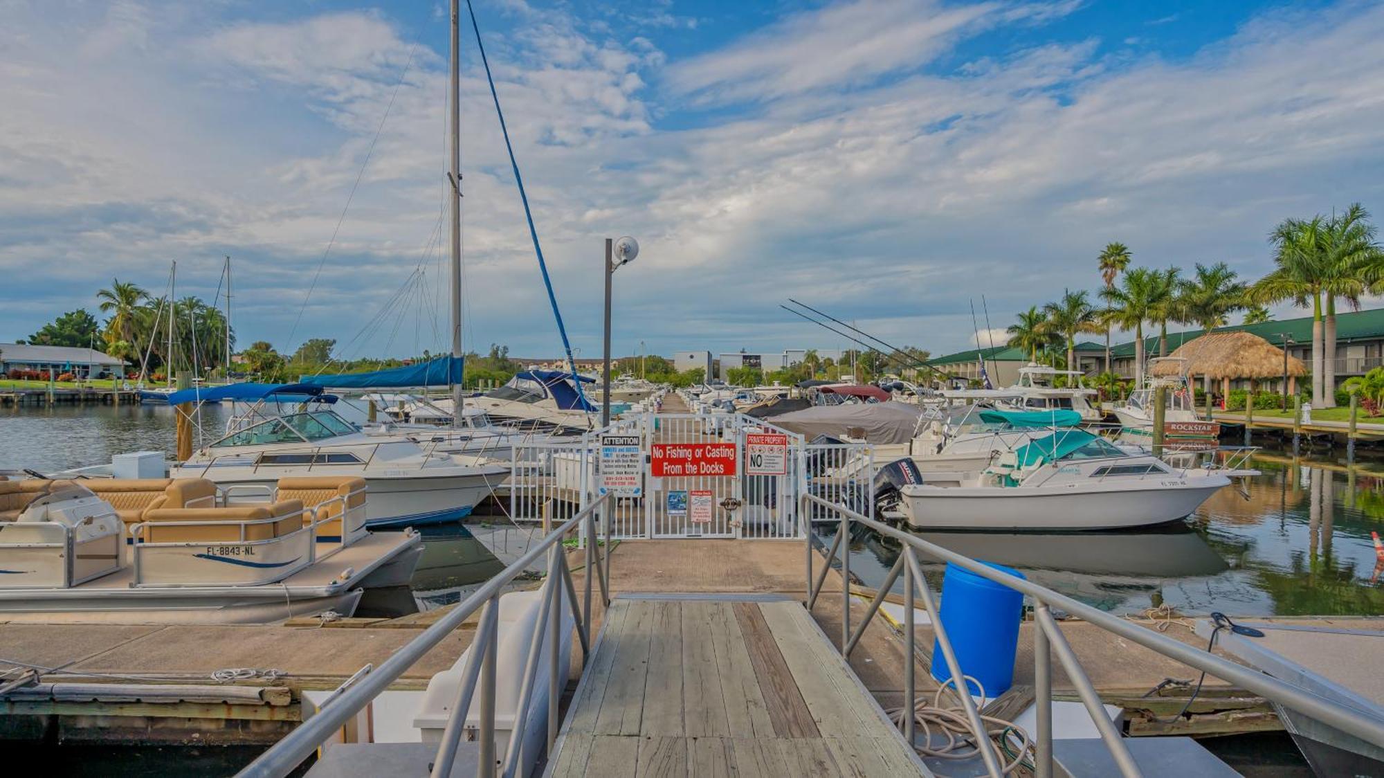 All-new Waterfront With Balcony,pool,tiki Bar,gym Appartement
