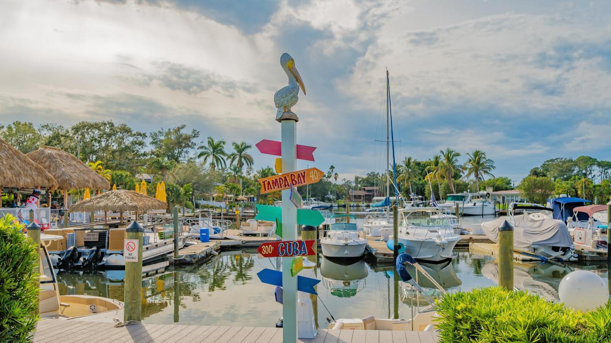 All-new Waterfront With Balcony,pool,tiki Bar,gym *