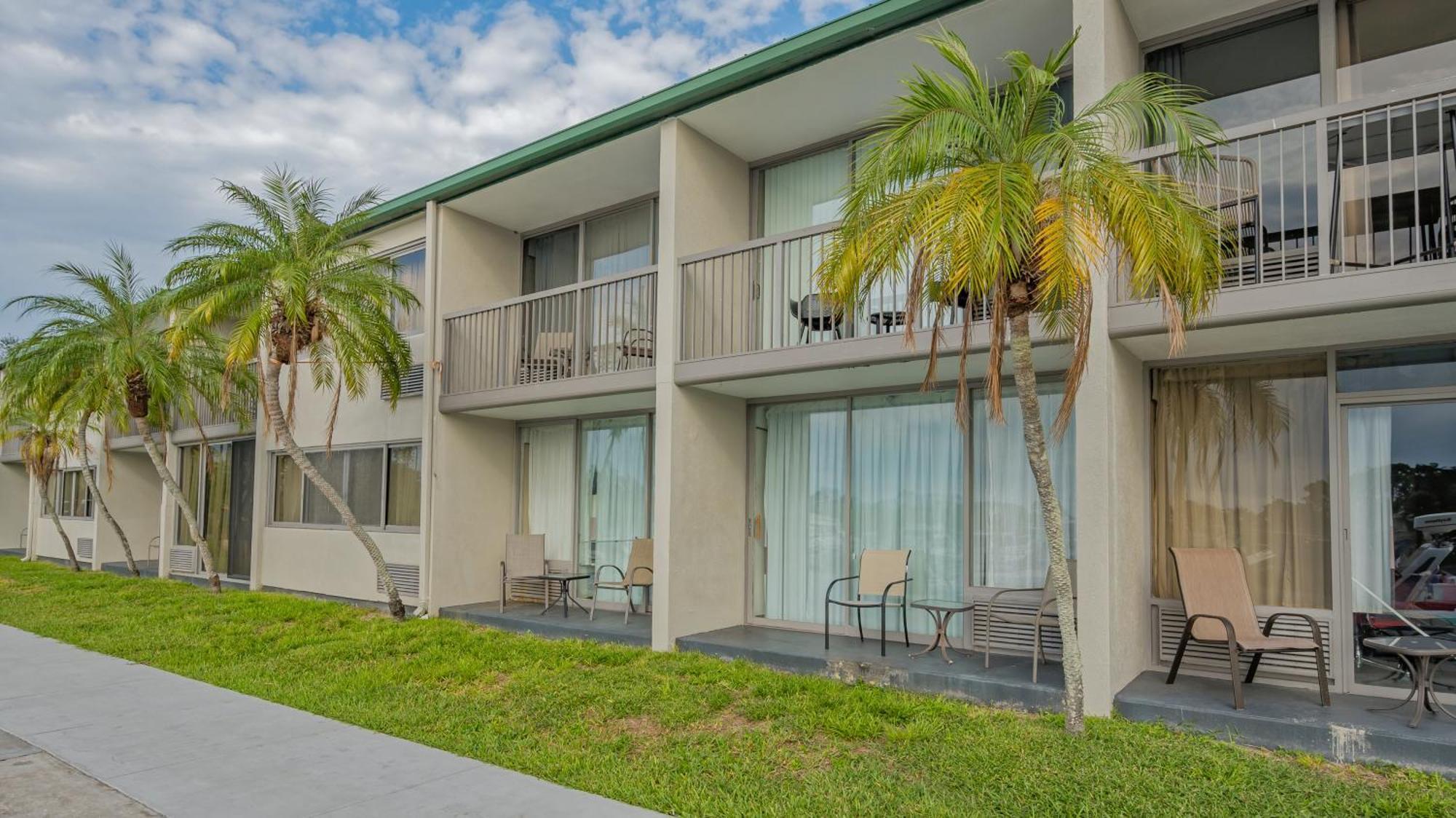 All-new Waterfront With Balcony,pool,tiki Bar,gym *