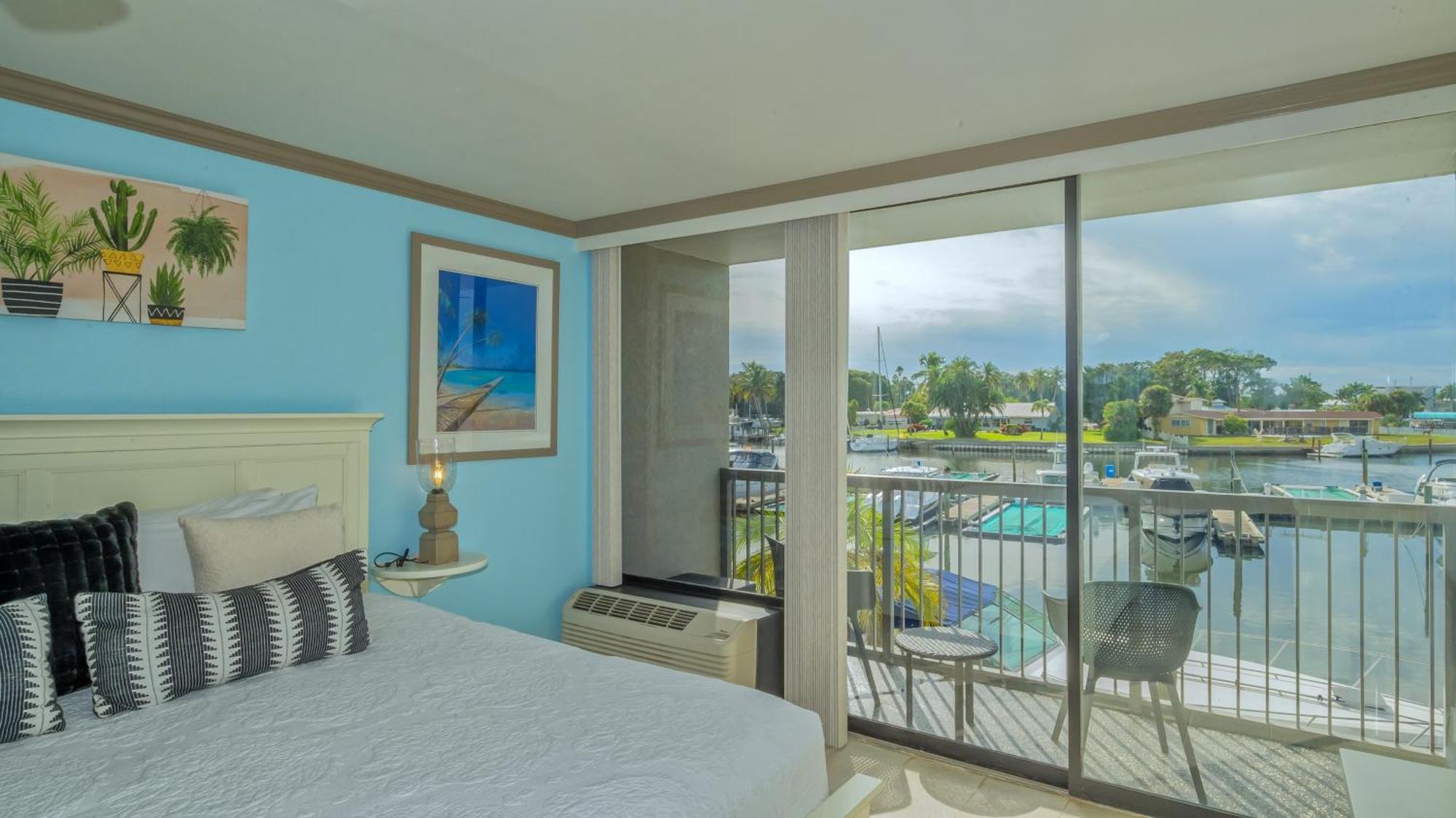 All-new Waterfront With Balcony,pool,tiki Bar,gym Appartement