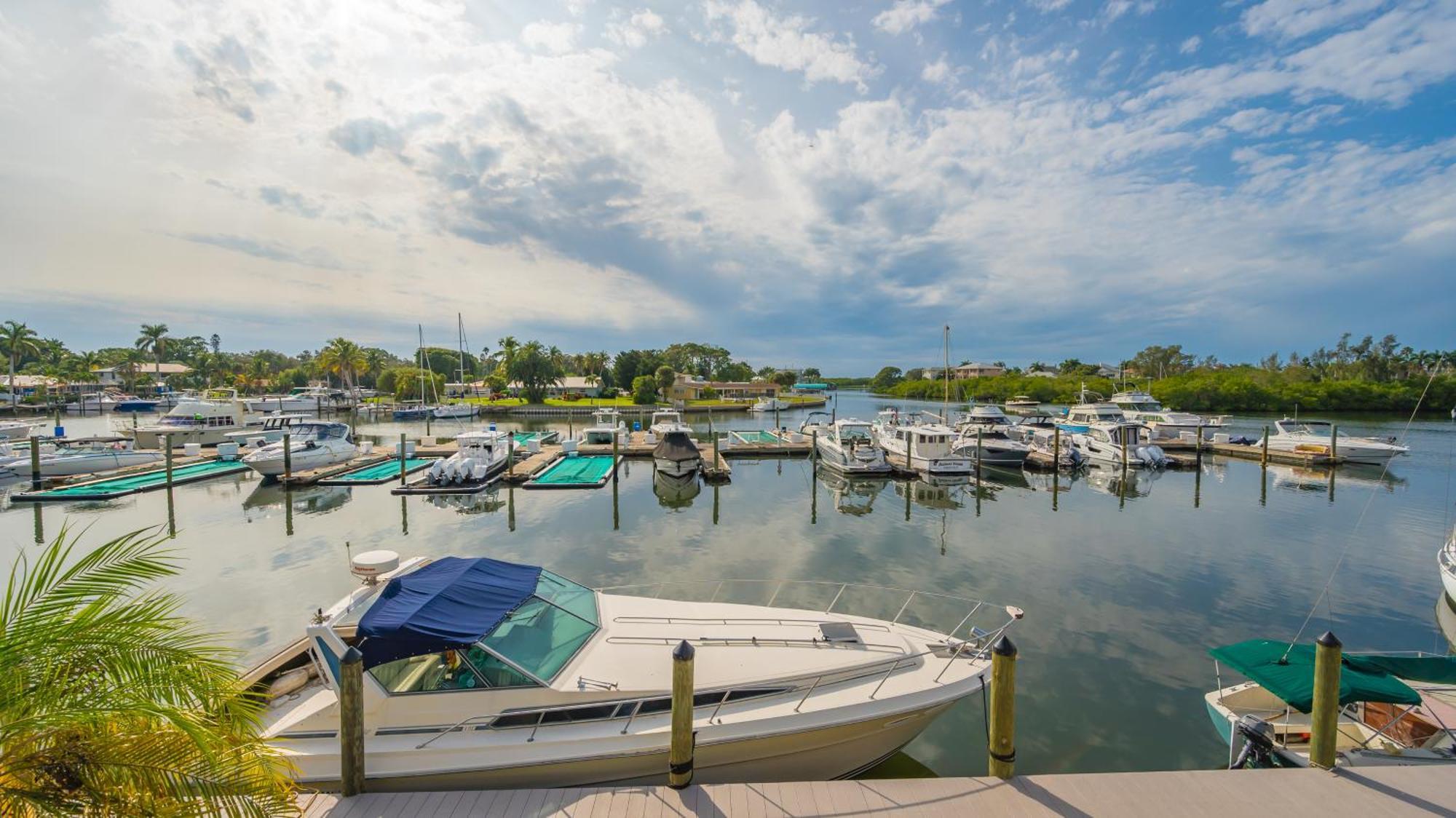 All-new Waterfront With Balcony,pool,tiki Bar,gym Appartement *