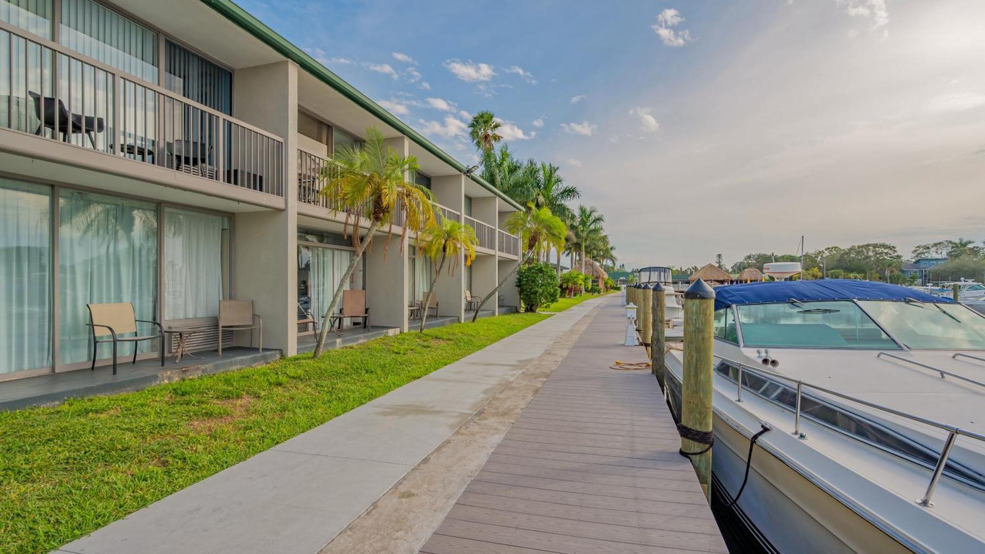 Appartement All-new Waterfront With Balcony,pool,tiki Bar,gym