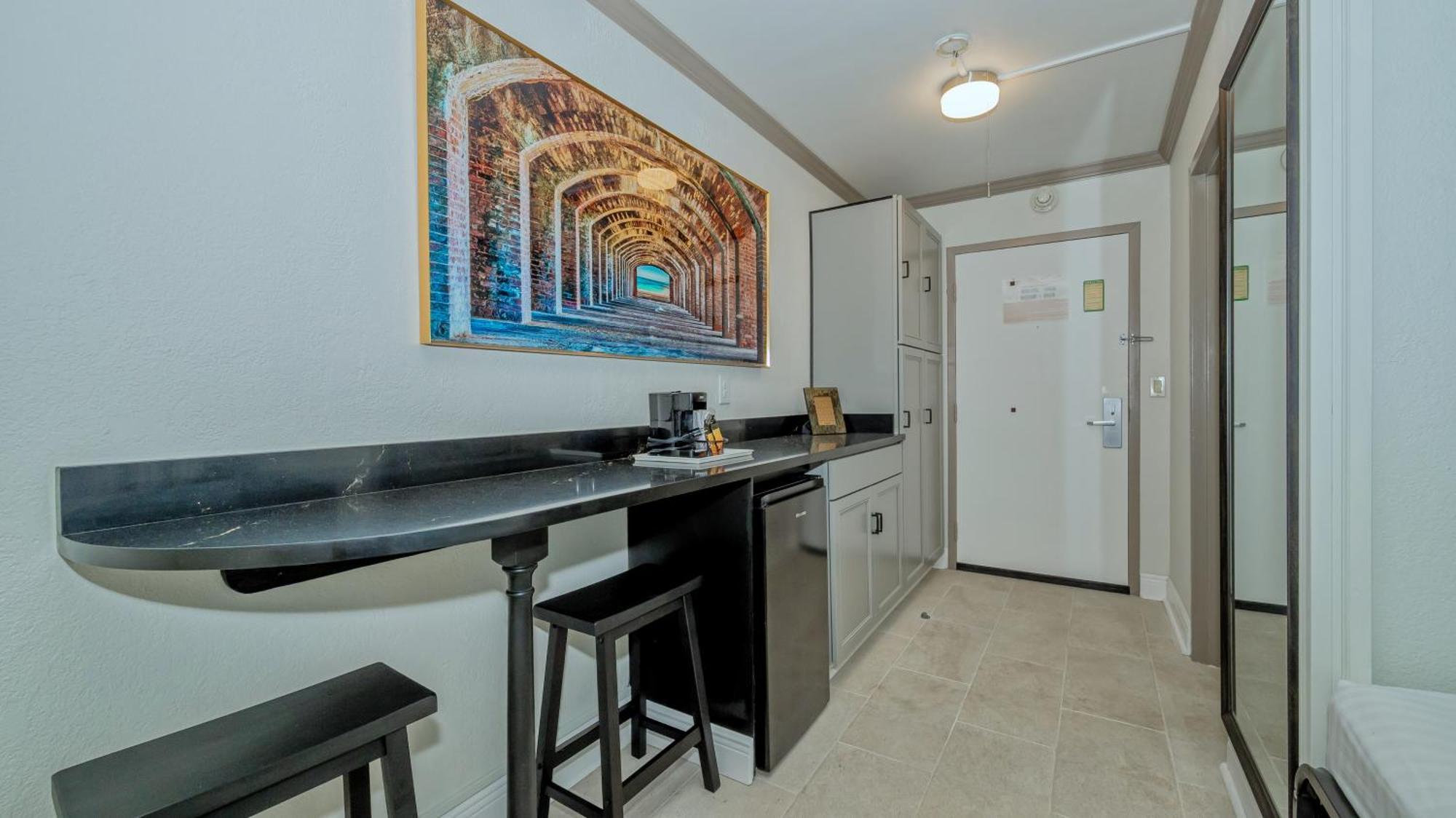 All-new Waterfront With Balcony,pool,tiki Bar,gym * Sarasota